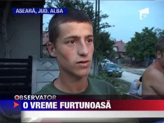 Romania, in furtuna: Acoperisuri avariate, copaci doborati, gospodarii inundate