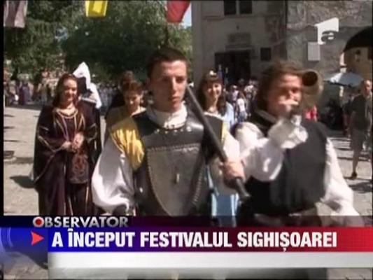 Festivalul medieval de la Sighisoara si-a deschis portile