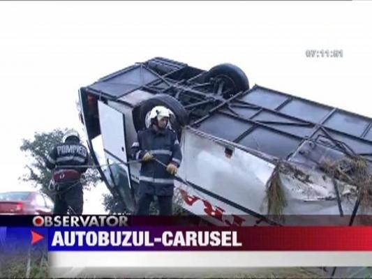 Autocar plin cu muncitori rasturnat cu rotile in sus langa Timisoara!