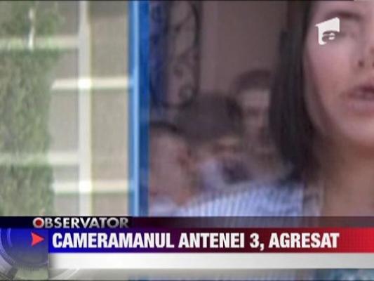 Cameramanul Antenei 3, Daniel Calmen, gresat in timpul unei transmisiuni de la sediul FMI