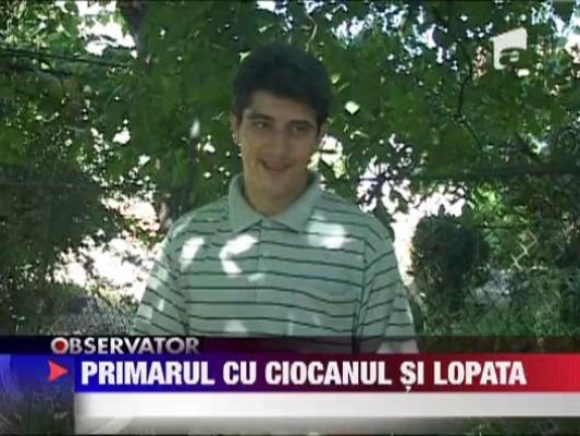 Primarul, viceprimarul, juristul si cativa consilieri, la pavat de strazi comunale