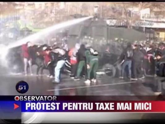 Confruntari violente intre studenti si fortele de ordine in Chile