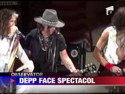 Johnny Depp face spectacol alaturi de Aerosmith