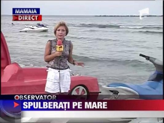 Famile spulberata de skijet pe litoral