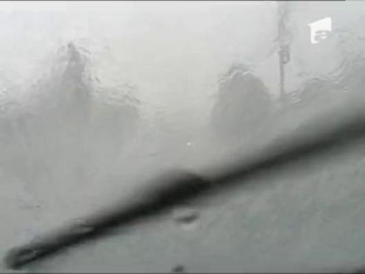 Urmeaza doua zile de ploi si vijelii