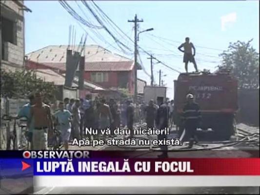 Incendiu devastator la trei case din Bucuresti