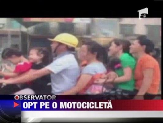 Opt pe o motocicleta