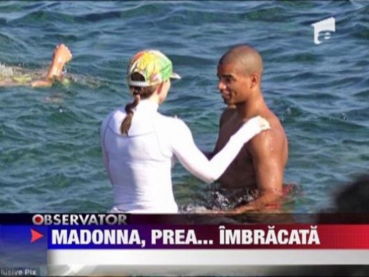 Madonna face baie imbracata!
