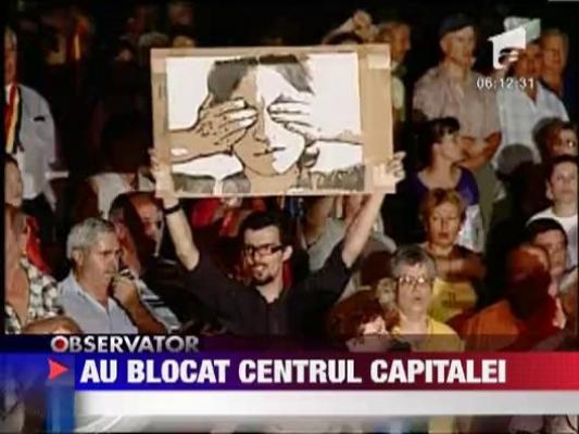 Sute de oameni au ocupat, din nou, Piata Universitatii