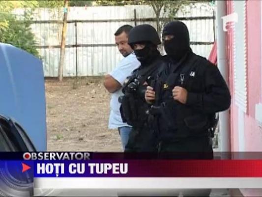 Hoti cu tupeu