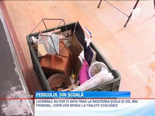 Scoala in care o fetita a murit inecata in fosa septica este neschimbata