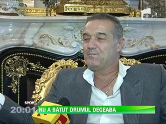 Gigi Becali i-a dat 10 000 euro unui copil care sufera de sindromul Hunter