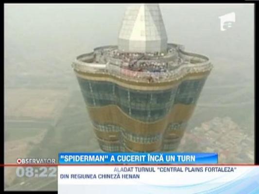 Alain Robert a escaladat cel mai inalt turn din lume