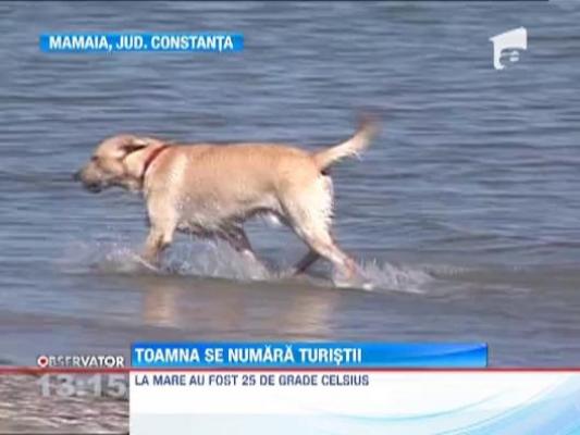 Toamna turistilor la mare