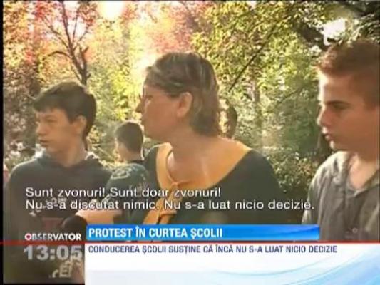 Protest in curtea scolii generale 169 din Capitala