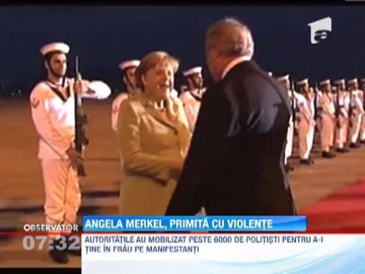 Disperare si exhibitionism: Un grec a alergat gol pusca, la protestele anti-Merkel de la Atena