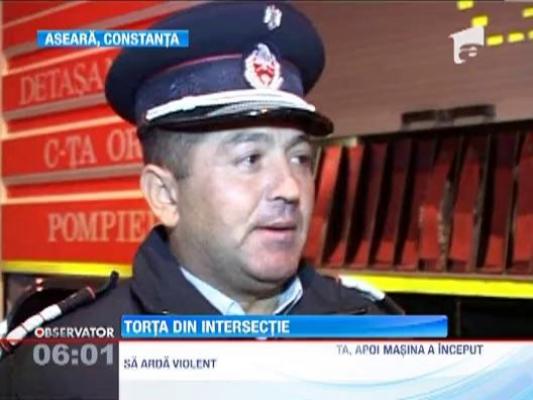 Plimbare incendiara pentru un barbat din Constanta! Masina lui a luat foc intr-o intersectie aglomerata