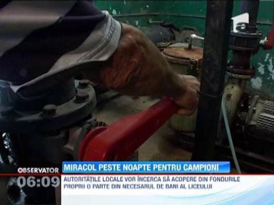 Bazinul Liceului Sportiv din Braila, umplut cu apa