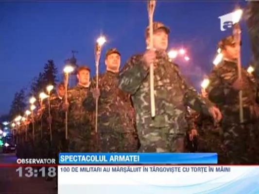 Ziua Armatei, sarbatorita cu depuneri de coroane si defilare militara