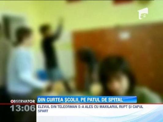 Un elev din Teleorman s-a ales cu maxilarul rupt si capul spart, din joaca