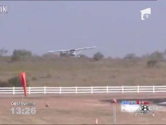 Masina distrusa de un avion