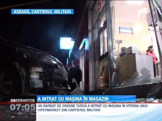 A intrat cu masina intr-un hipermarket dupa ce s-a certat cu sotia