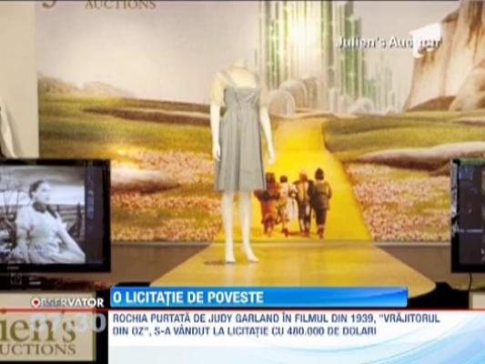 Rochia purtata de Judy Garland in celebrul film "Vrajitorul din Oz", vanduta cu 480.000 de dolari