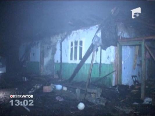 Casa cuprinsa de flacari la Suceava, de la o soba