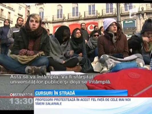 Cea mai noua forma de protest a dascalilor din Spania: tin cursurile in strada