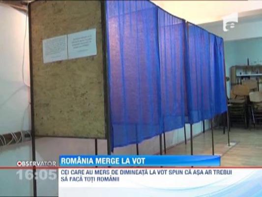 Unii dintre romani au ajuns la sectiile de votare inainte de deschiderea urnelor