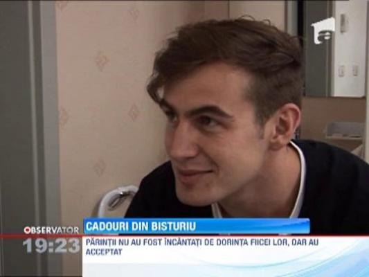 Anul acesta, Mos Craciun trebuie sa scoata din tolba silicoane si botox