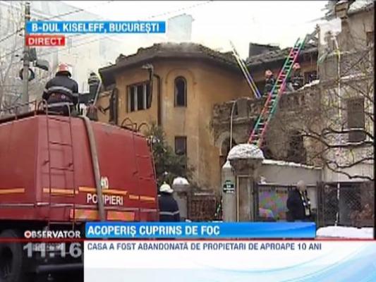 Casa in care a locuit scriitorul Mihail Sadoveanu, in flacari