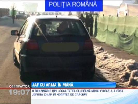 Clipe de groaza intr-o benzinarie din Cluj. Un barbat a scos cutitul la o angajata, a lovit-o si a luat toti banii