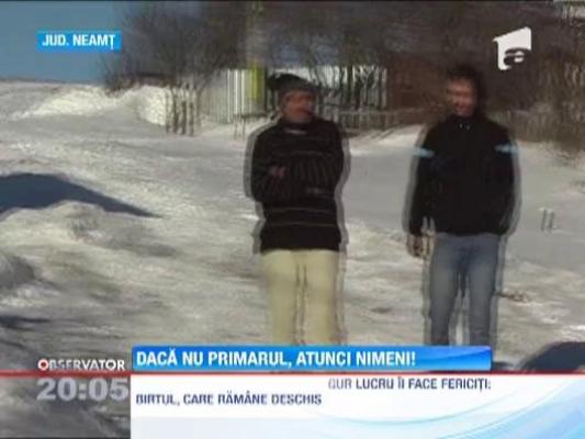 Oamenii din Neamt nu ies la dezapezire daca primarul nu ridica macar un deget