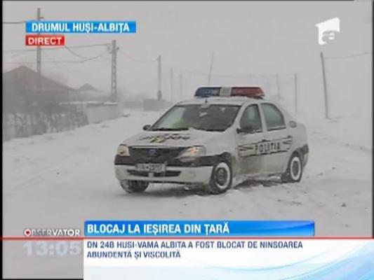 Politistii au inchis mai multe drumuri din cauza viscolului