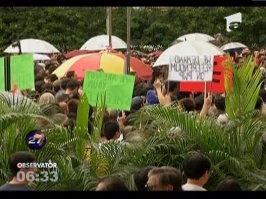 Mii de oameni au participat la un miting de protest in Singapore