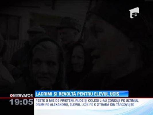 Elevul ucis in fata liceului la Targoviste a fost inmormantat!