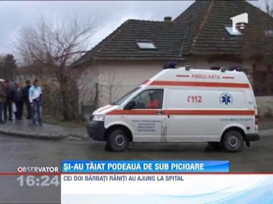 Doi barbati raniti dupa ce podeaua unei scoli dezafectate in care se adaposteau s-a surpat