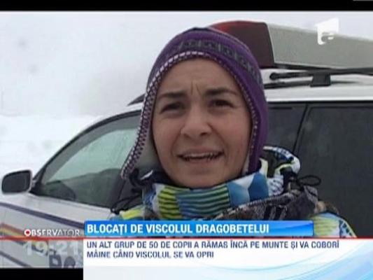 UPDATE! Peste 200 de turisti, printre care si doua grupuri de copii au ramas blocati pe munte