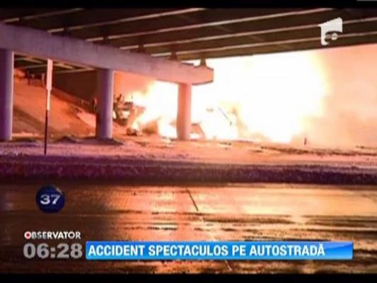Accident spectaculos pe o autostrada americana