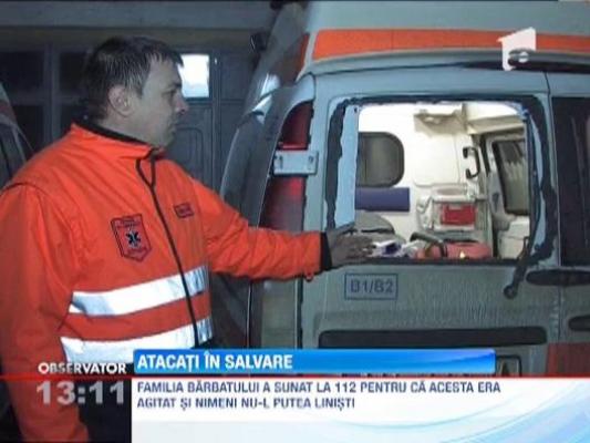 Ambulanta vandalizata de un barbat cu probleme psihice