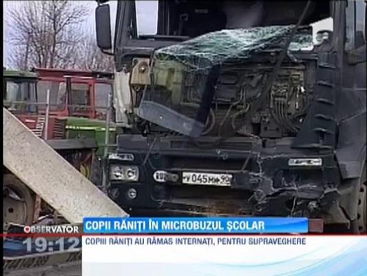 UPDATE! Accident grav in Bihor: un microbuz scolar s-a ciocnit cu un camion. Patru dintre prescolari au ajuns la spital cu rani grave