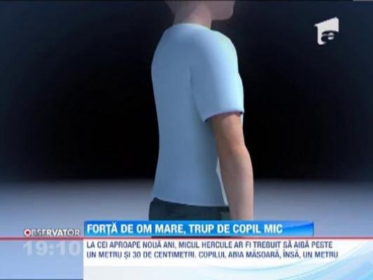 Inspectorii de la Protectia Copilului au facut o noua vizita la domiciliul "micului Hercule". A fost descoperita o inregistrare in care copilul sparge nuci cu pumnul