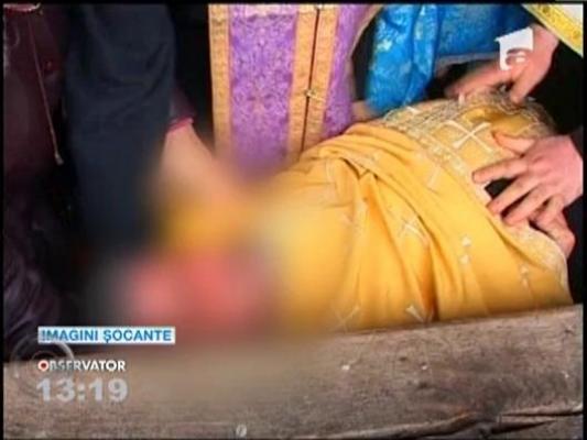 Preotul care a lesinat in timpul slujbei, in fata unei biserici din Constanta, este in continuare in stare foarte grava