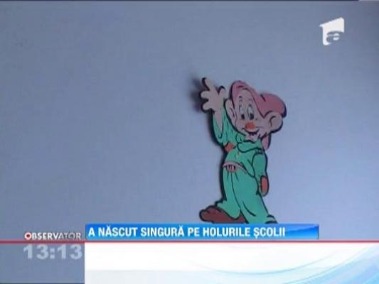 O femeie de serviciu a nascut singura pe holurile scolii unde lucreaza