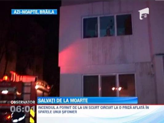 Un baiat de sase ani si bunicii sai erau sa arda de vii intr-un apartament din Braila