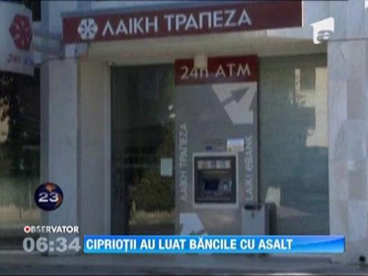 PANICA: Cipriotii au luat cu asalt bancomatele