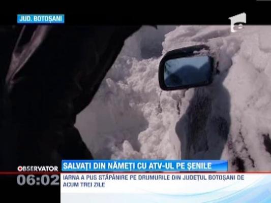 O tanara insarcinata si trei copii, salvati cu ATV-ul pe senile din nameti