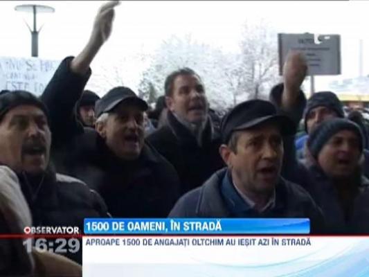 Peste 1.500 de angajati au PROTESTAT la Oltchim. Un salariat al combinatului a fost lovit de o masina in timpul mitingului