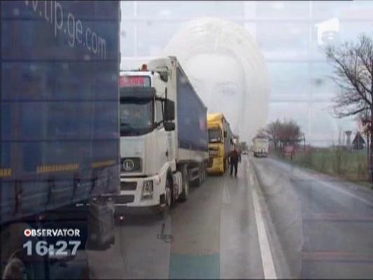 Coada de 20 de kilometri la Vama Nadlac: peste 1.000 de TIR-uri asteapta sa iasa din tara
